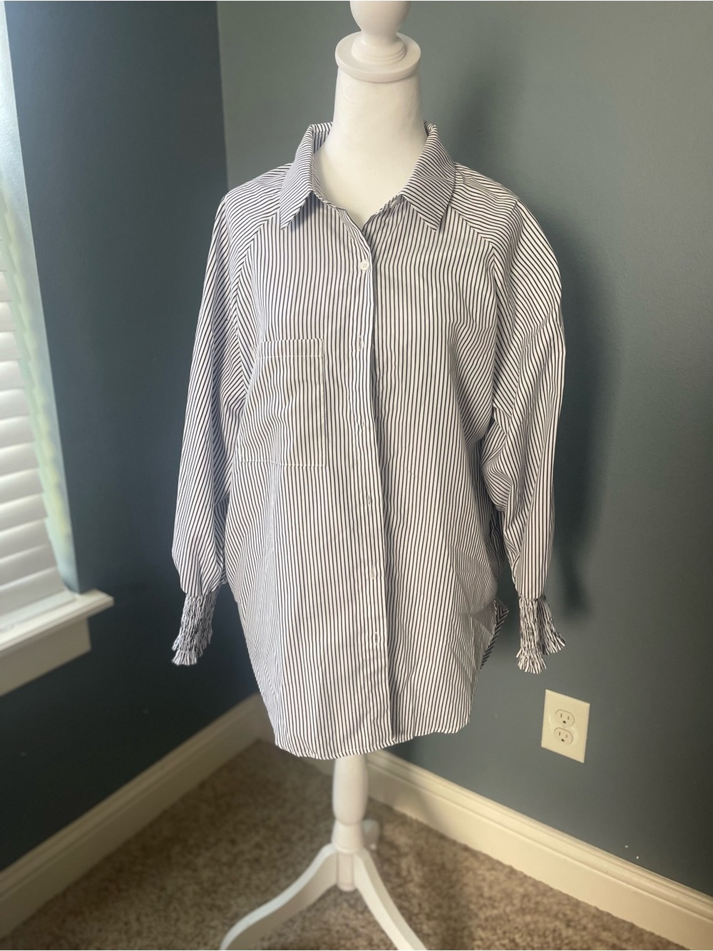 Women’s Oversized Black White pinstriped Button Front Tunic Blouse Smocked Cuff